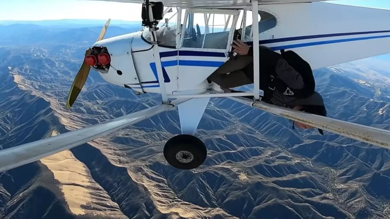 Un american a prăbușit intenționat un avion pentru a strânge vizualizări pe YouTube. Câți ani de închisoare riscă