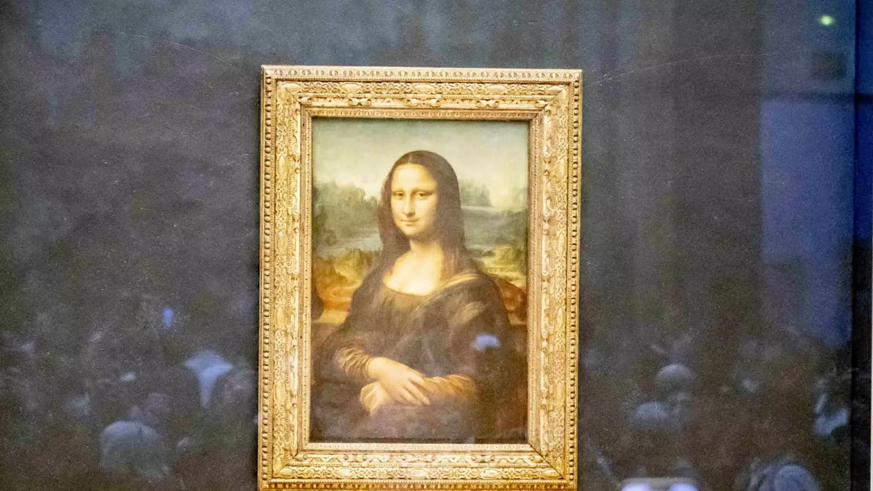 Tabloul Mona Lisa de Leonardo da Vinci, expus la Muzeul Louvre din Paris