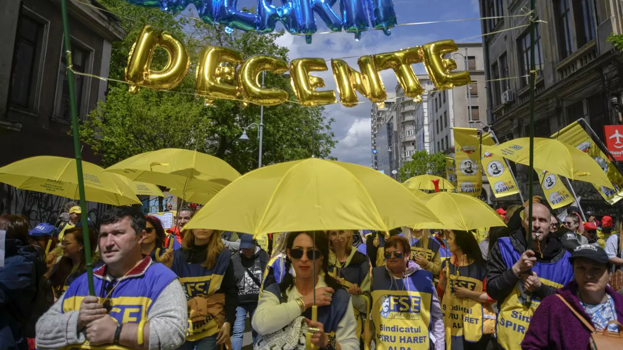Greva din Educație continuă și marți, când e anunțat un marș cu 20.000 de profesori în Capitală. Sindicaliștii vor discuții cu Iohannis