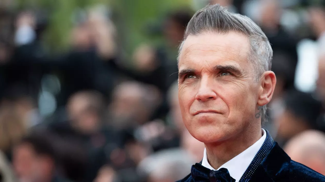 Robbie Williams, dezvăluire rușinoasă. Ce pățește artistul de fiecare dată când joacă fotbal cu băieții lui