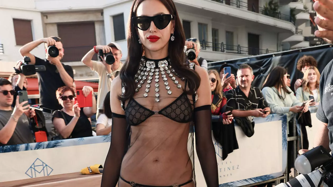 Irina Shayk, mult prea dezbrăcată la Cannes 2023. A apărut în lenjerie intimă și cu o rochie transparentă
