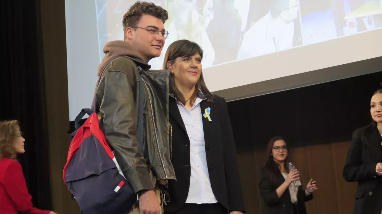 REPORTAJ. Dincolo de discursul Laurei Codruța Kovesi, cum au primit-o tinerii studenți: #ruleoflaw #kovesi #eppo 