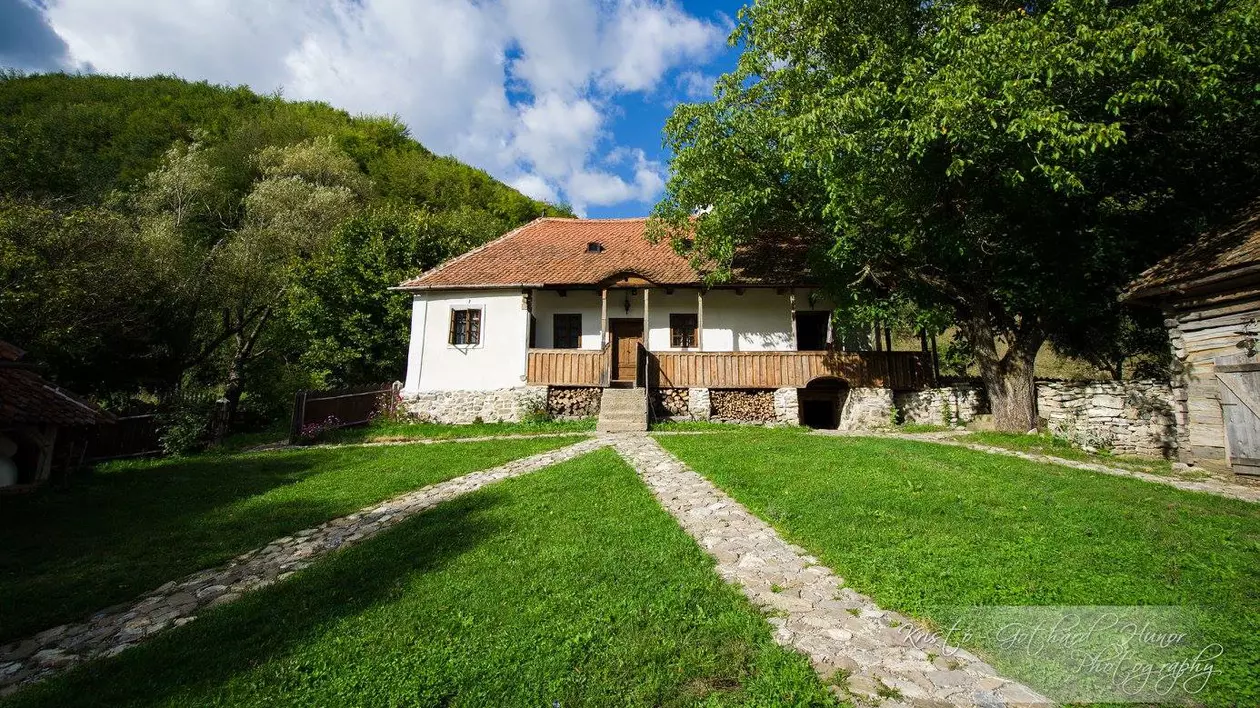 The New York Times a vizitat înainte de încoronare casa din Transilvania a regelui Charles, una dintre cele 56 de cabane, 12 case și 7 palate pe care acesta le deține