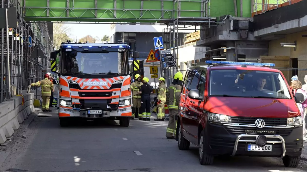 Un pod pietonal s-a prăbușit în Finlanda. 27 de răniți, majoritatea copii