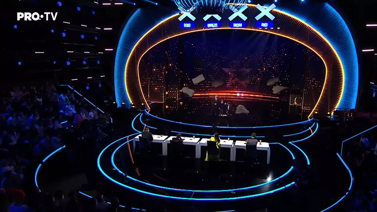 ROMÂNII AU TALENT: Rareș Prisăcariu e inteligent, excelează. Dar atmosfera creată de ProTV a fost cea de pe vremea Tovarășului Ceaușescu 
