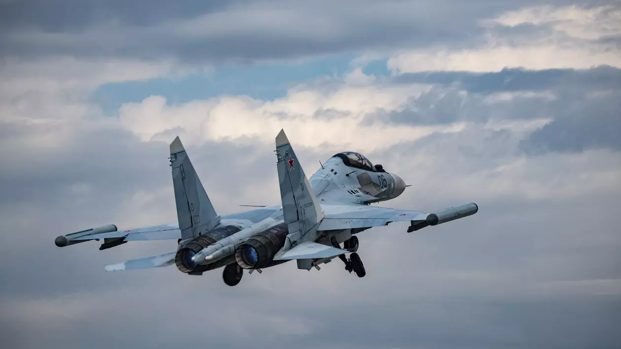 Varșovia vine cu detalii despre incidentul de deasupra Mării Negre. Avionul polonez „a pierdut controlul” după ce avionul rusesc i-a tăiat calea