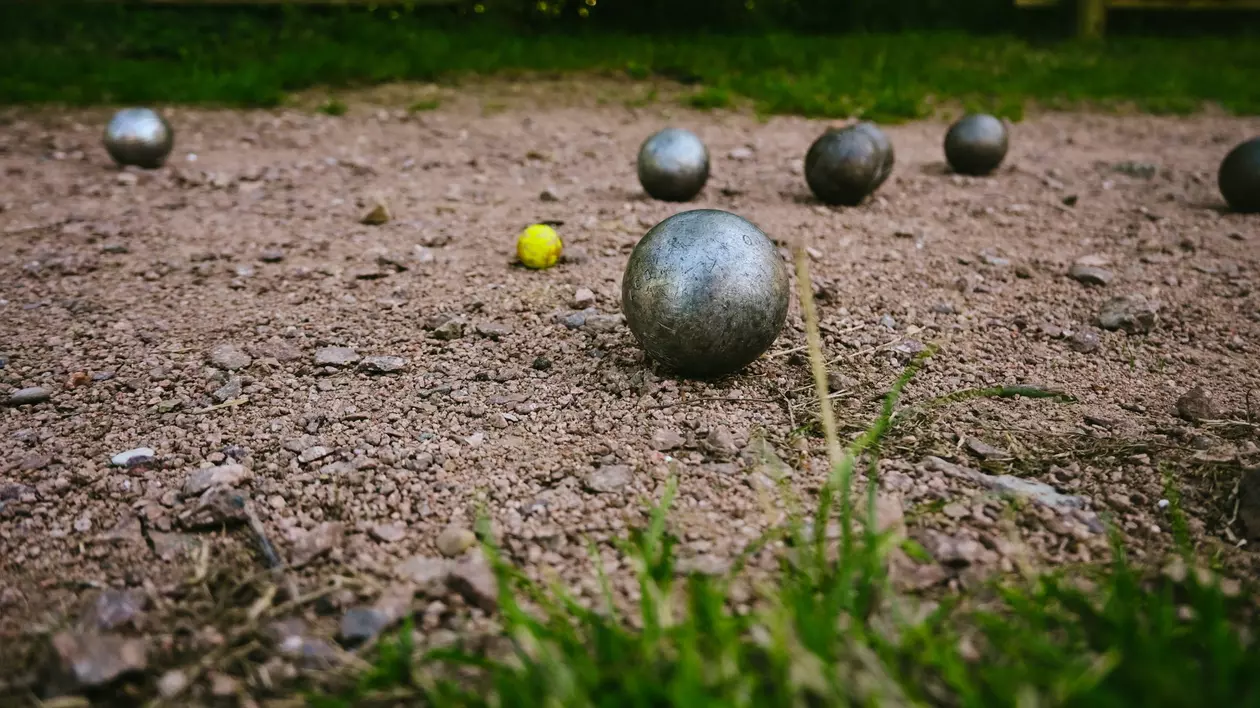 O bilă de pétanque a explodat și a rănit grav un tânăr, la o petrecere a burlacilor, în Belgia: „A avut efect de grenadă”