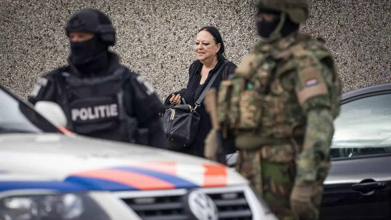 Liderul unei bande de traficanți de droguri, nevoit să se reprezinte singur în instanță, în Olanda, după ce avocata sa a fost arestată