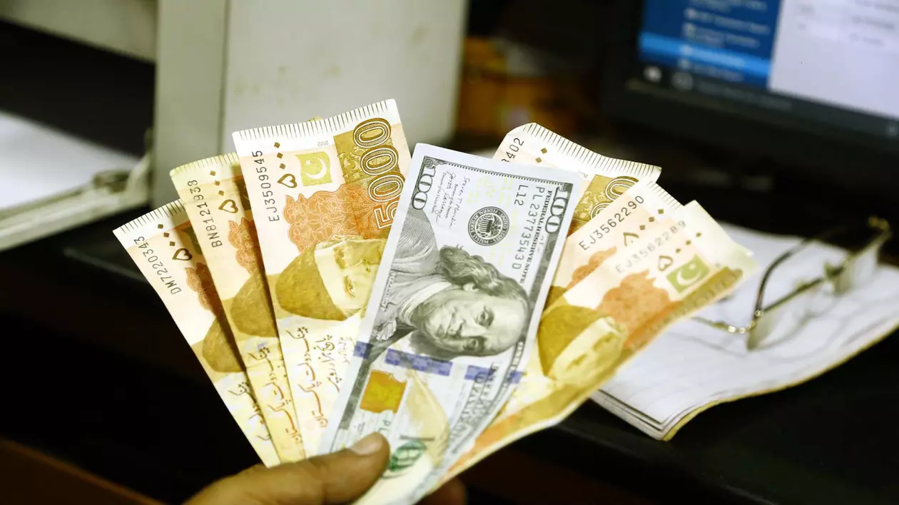 Rusia și India se întorc la dolar ca monedă majoritară a comerțului lor, după ce, de la începutul războiului, au încercat să tranzacționeze în rupii