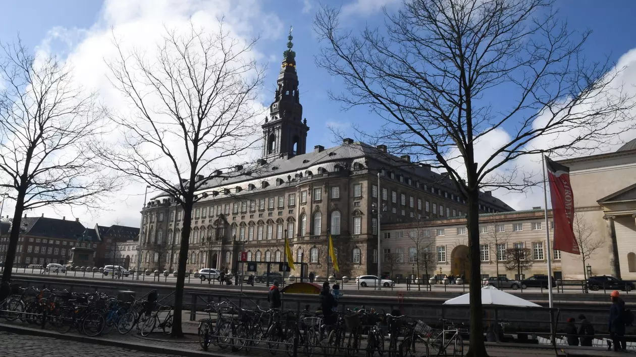 O deputată din Groenlanda a refuzat să vorbească limba daneză în timpul unei dezbateri în parlament, la Copenhaga