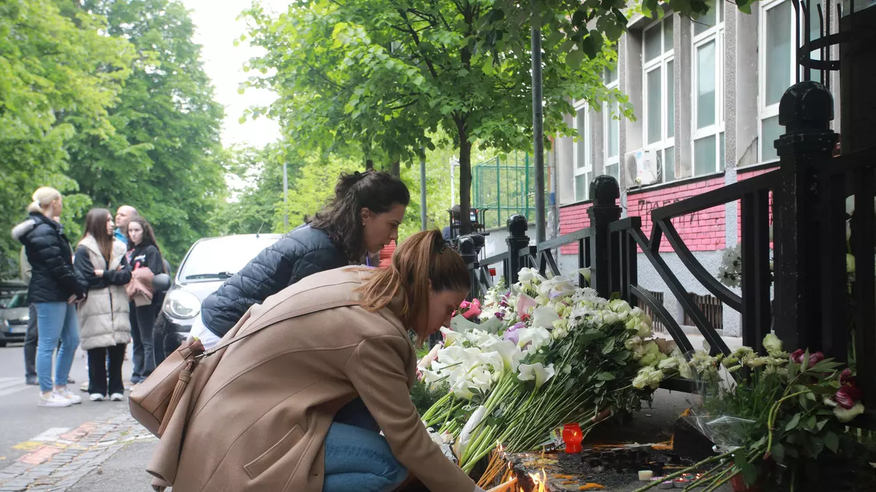 O elevă de 13 ani, împușcată în cap în masacrul din 3 mai de la școala din Belgrad, a murit la spital