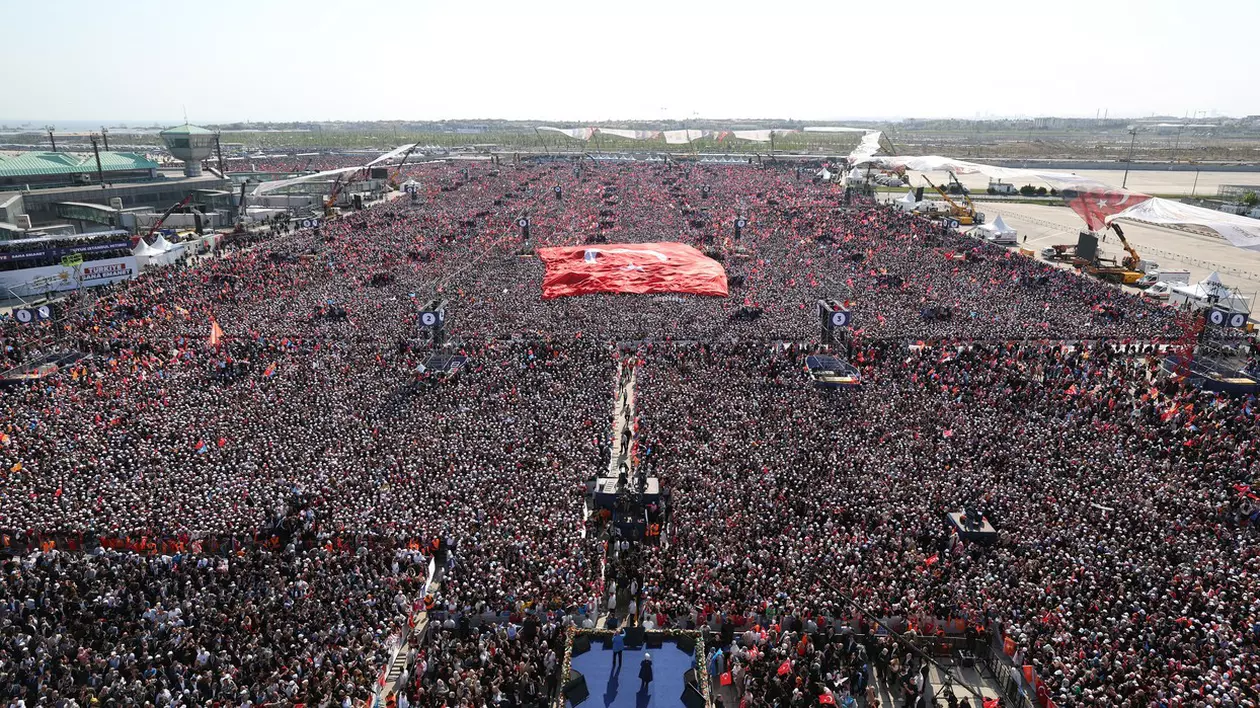 Miting uriaș în Istanbul. 1,7 milioane de turci au ieșit în stradă ca să-și arate susținerea pentru Erdogan, înainte de alegeri
