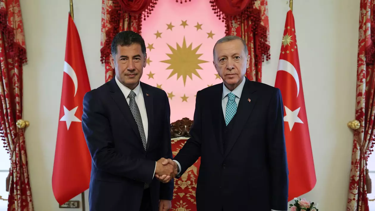 Candidatul naționalist care a obținut 5% în primul tur al alegerilor din Turcia le-a cerut susținătorilor să-l voteze pe Erdogan