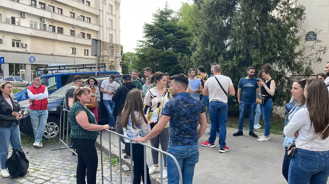 CULISELE DISCUȚIILOR. Momente tensionate la repartizarea locurilor după rezidențiat: peste 200 de absolvenți de Medicină care au luat concursul și n-au loc protestează
