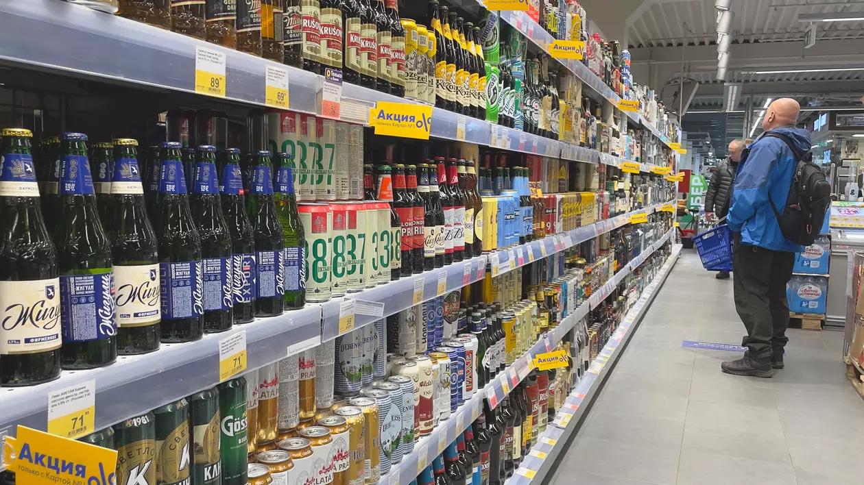 Ministerul Sănătății din Rusia vrea să interzică vânzarea de alcool între 8 seara și 11 dimineața. Crește și vârsta tinerilor care îl pot cumpăra