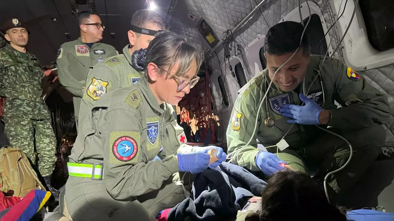Luptă pentru custodia copiilor care au supraviețuit în jungla columbiană după prăbușirea unui avion. Tatăl este acuzat de violență domestică
