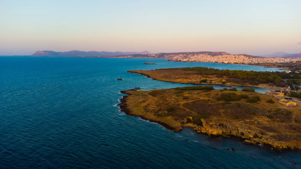 Ce poți vizita în Insula Creta - Imagine aeriană asupra oraşului Chania