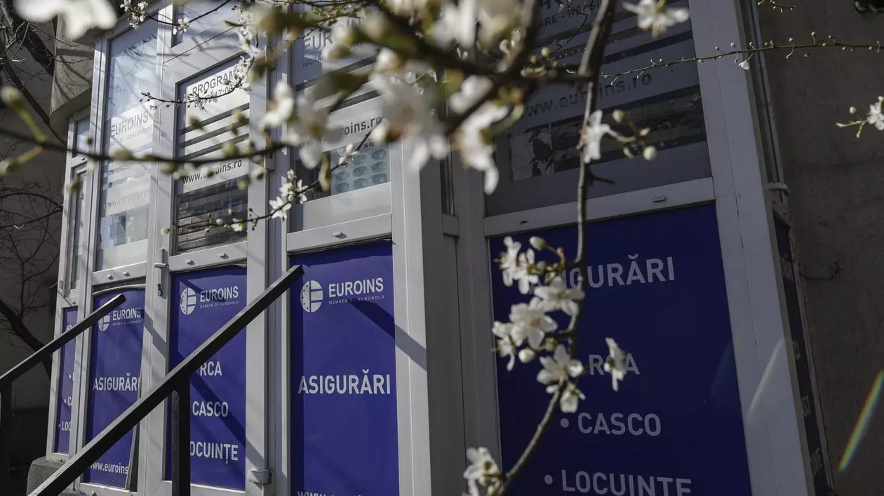CUM SE SCUMPEȘTE RCA: Ridicarea licenței Euroins a dezvăluit cum, sub supravegherea ASF, compania nu plătise 61.000 de dosare de daună solicitate, pe care le va achita acum statul