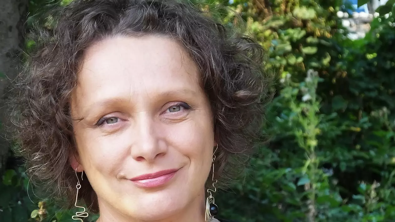 INTERVIU. Poeta care a lăsat Timișoara pentru Chișinău: „A trebuit să dau examen de limbă română, ca să primesc permis de ședere. Astfel de situații kafkiene m-au scos din minți”
