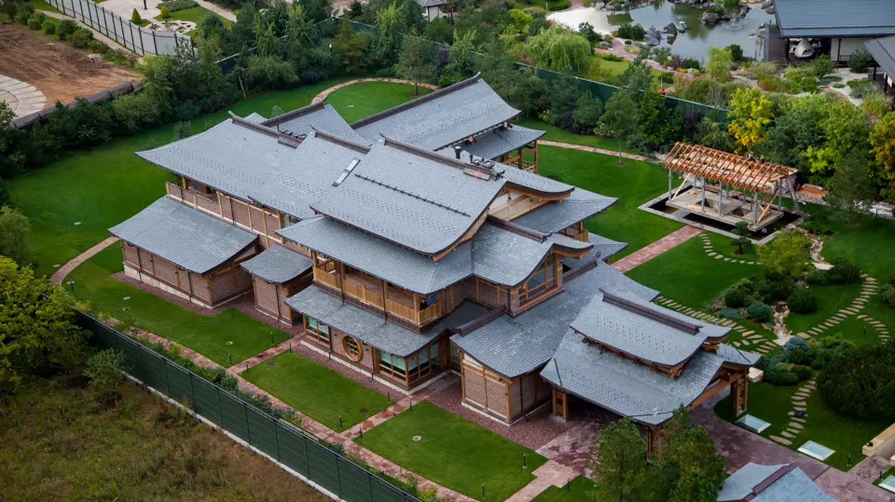 Palatul de 18 milioane de dolari al lui Serghei Șoigu, prezentat de presa rusă independentă. Domeniul ministrului apărării are 9.000 de metri pătrați