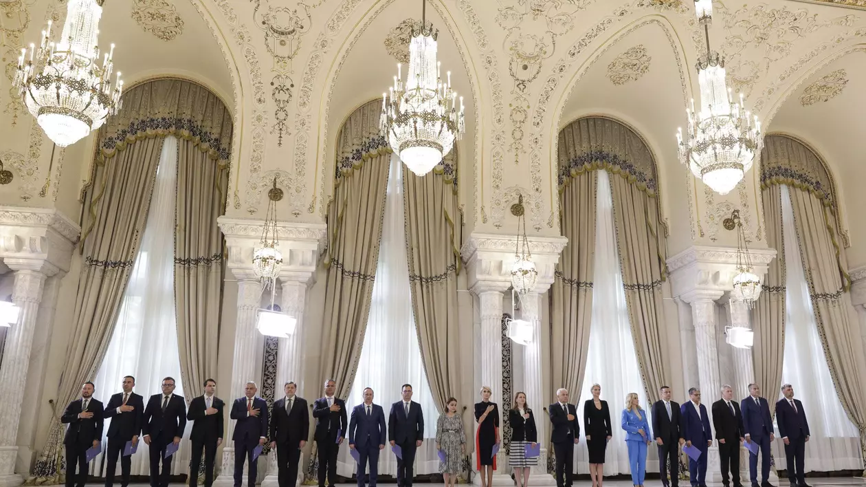 Klaus Iohannis a semnat decretul pentru numirea Guvernului Ciolacu. Membrii Executivului au depus jurământul