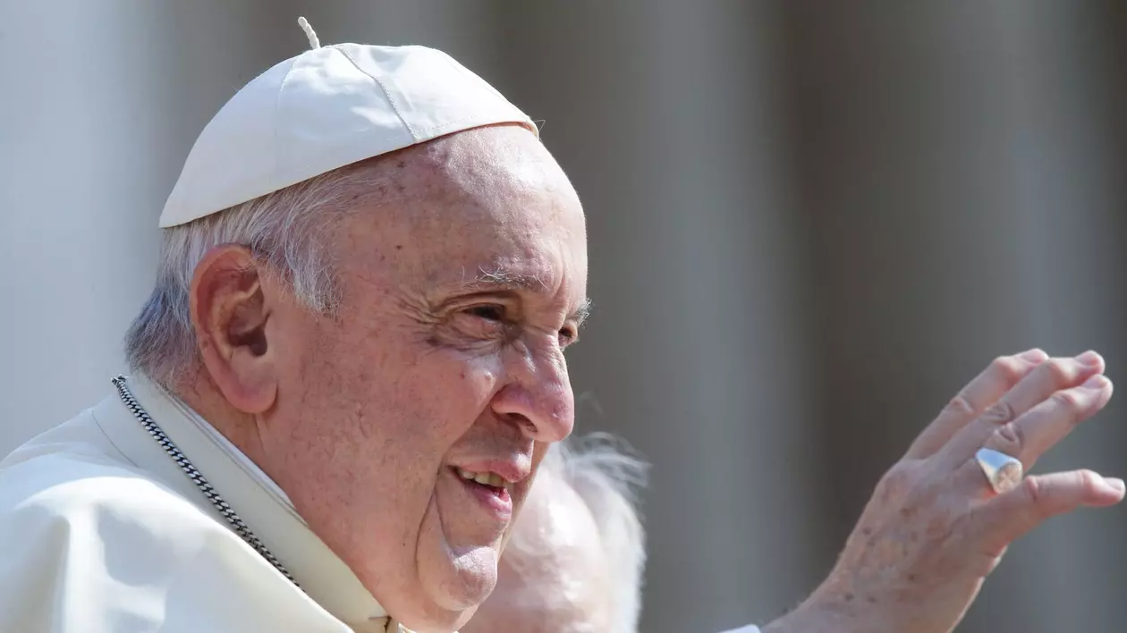 Rudele lui Julian Assange, primite în audiență de Papa Francisc. Aflat într-o închisoare britanică de 4 ani, fondatorul WikiLeaks este aproape de a fi extrădat în SUA