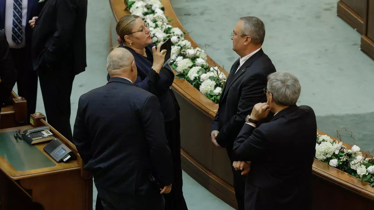 Nicolae Ciucă, noul președinte al Senatului, și-a făcut cruce după primul contact cu senatoarea Diana Șoșoacă. El nu a votat vreo lege de 600 de zile