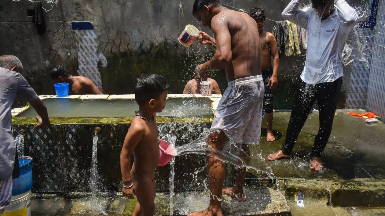 În jur de 100 de oameni au murit în două state din India, pe fondul unui val de căldură puternică