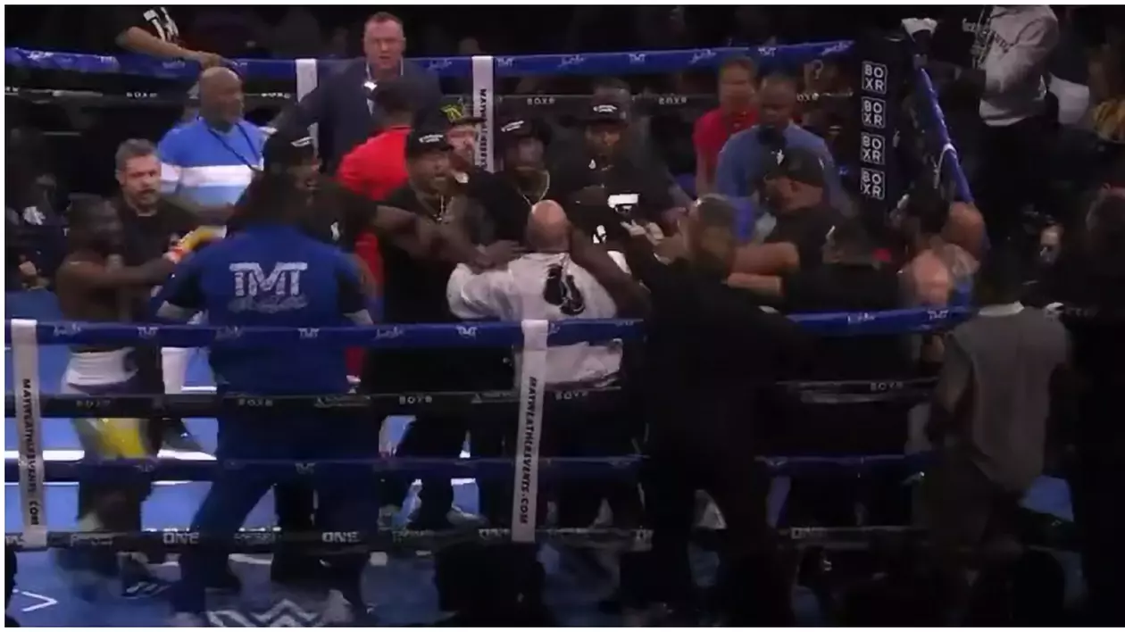 Bătaie generală în ring, la ultimul meci demonstrativ disputat de Floyd Mayweather cu nepotul celebrului gangster John Gotti
