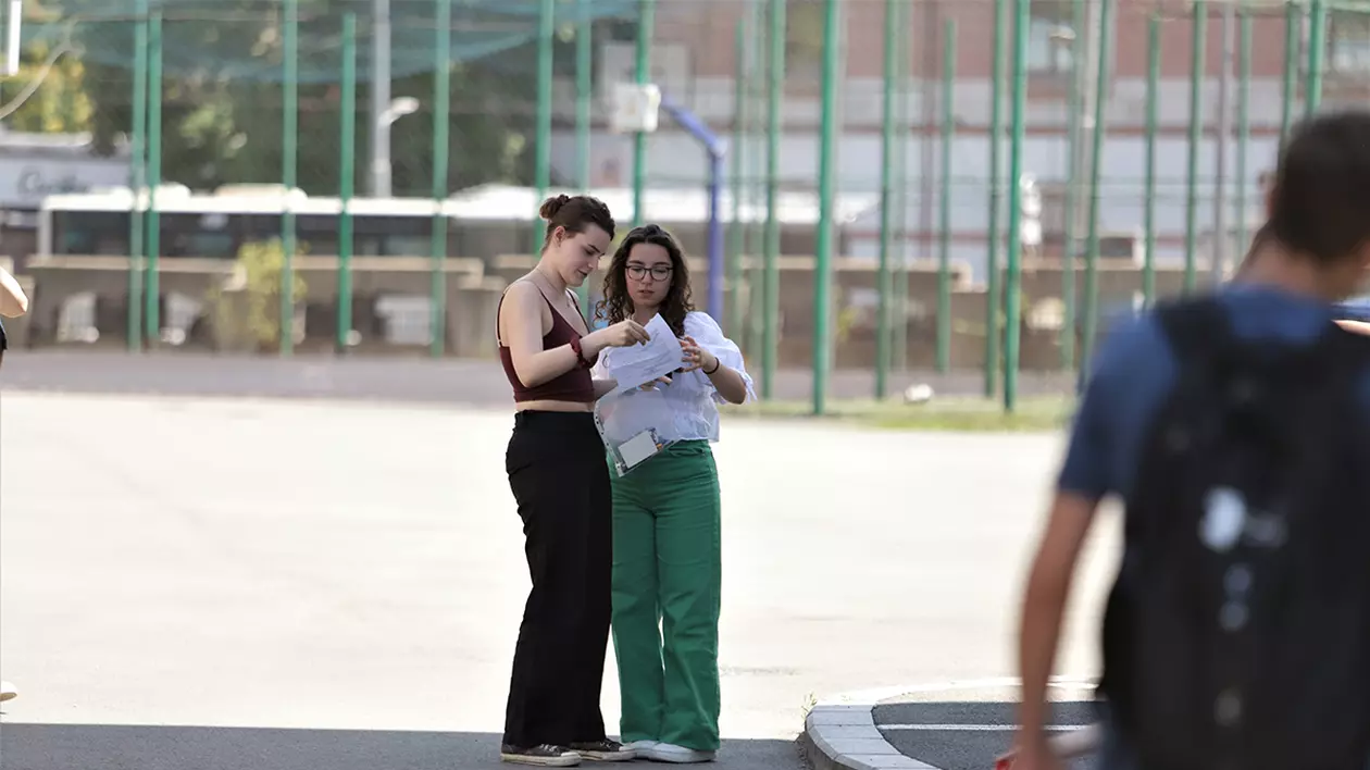 Un profesor descrie din interior sistemul „heirup” de corectare la Bac și Evaluare. „Unii alocă doar 8-10 minute pe teză, spun că ei citesc «în mare»”