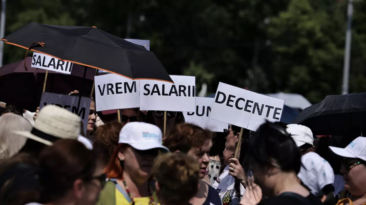Cât înseamnă, pe an, creșterea salariilor cerută de profesori? Un submarin comandat de România din Franța sau „taxa de solidaritate” pe care n-au mai plătit-o companiile din energie