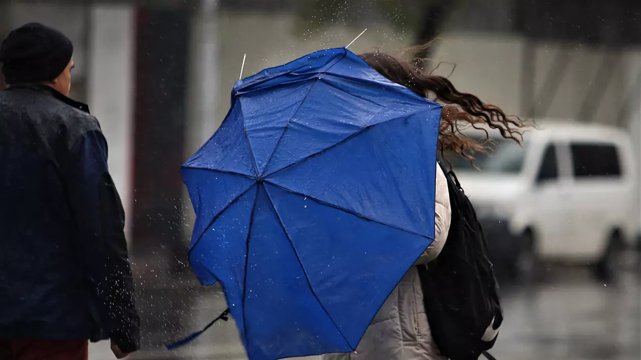 Avertizare de la meteorologi: vânt şi ploi în cea mai mare parte a ţării. Cum va fi vremea la Bucureşti