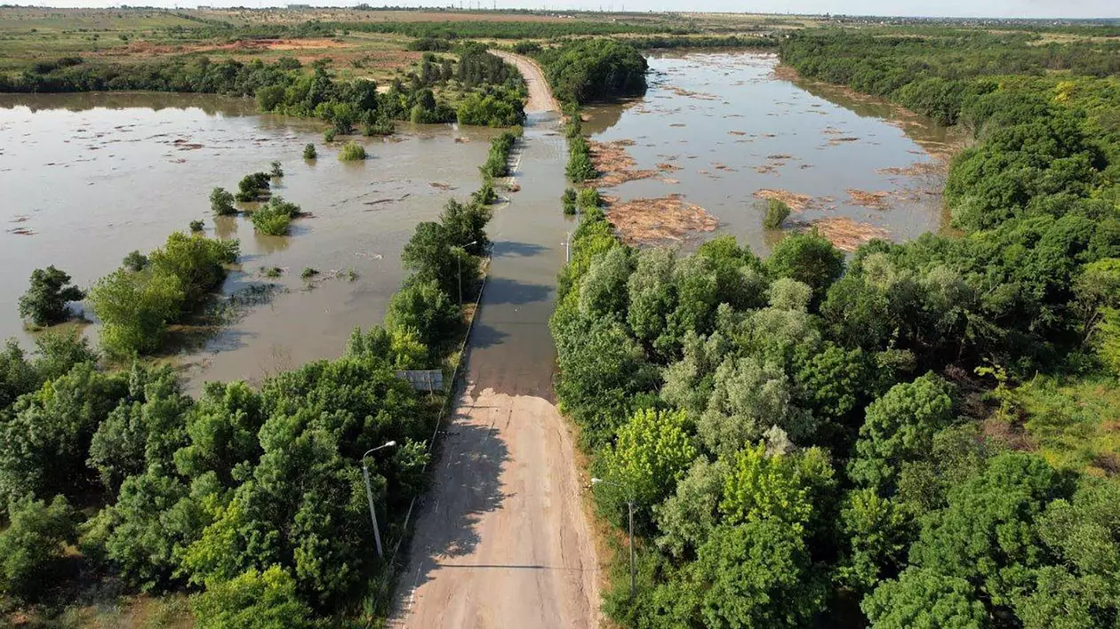 Imagini cu dezastrul din Herson provocat de distrugerea barajului hidrocentralei Nova Kahovka. VIDEO