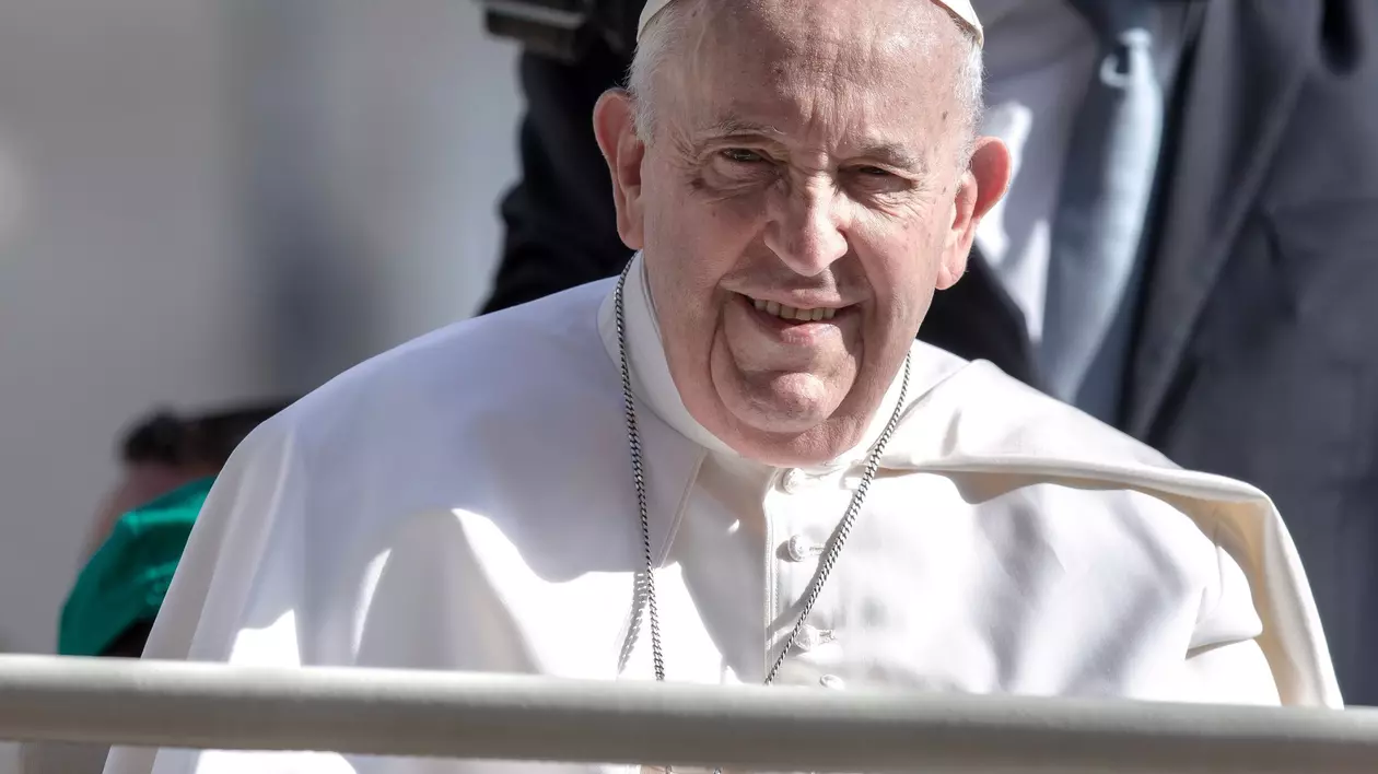 Detalii despre starea Papei Francisc, după intervenția chirurgicală suferită la Roma, oferite de Vatican