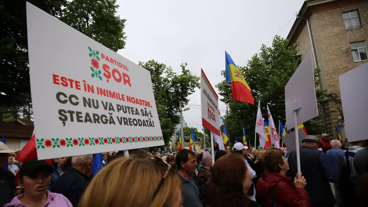 Partidul Șor a fost dizolvat prin decizia Curții Constituționale din Republica Moldova. Ce se întâmplă cu aleșii?
