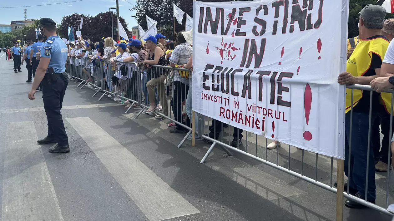 Protest al profesorilor, în a treia săptămână de grevă. Manifestanții au scandat în fața Palatului Cotroceni: „Demisia!”, „Nu cedăm!”