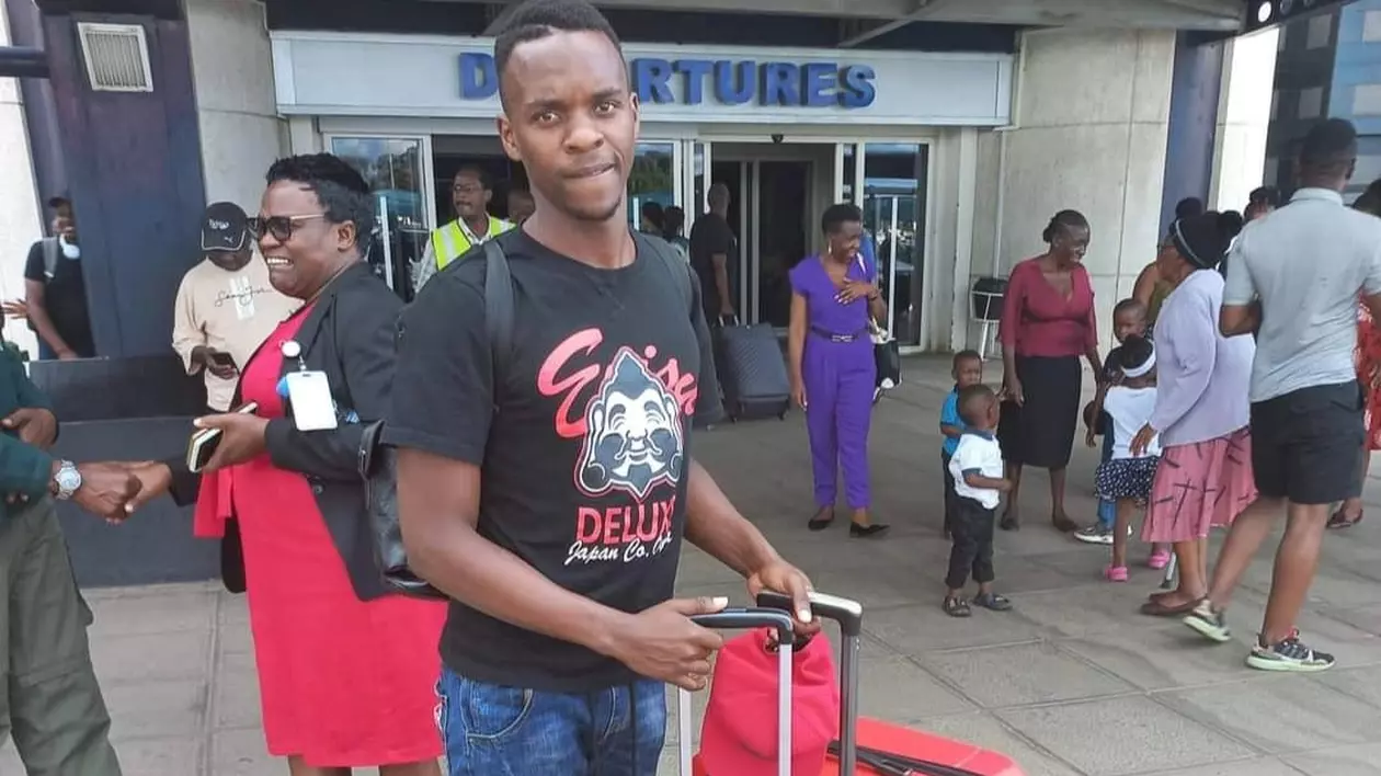 Nedumerirea unui tânăr din Malawi mutat tocmai în nordul Moldovei: „Mașini ca-n filmele de la Hollywood, cu bogați, dar și căruțe cu cai”