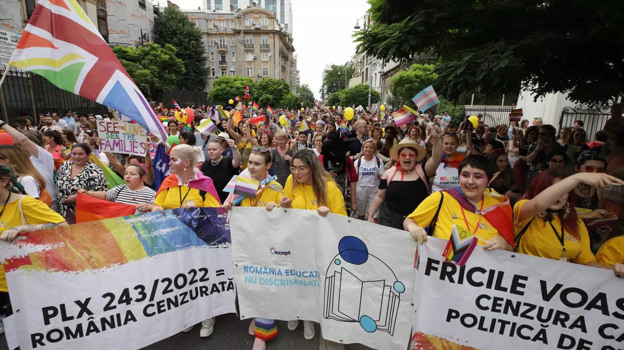 Aproape 25.000 de oameni au participat la Bucharest Pride, la câteva ore după ce 150 de persoane au luat parte la „Marșul normalității”