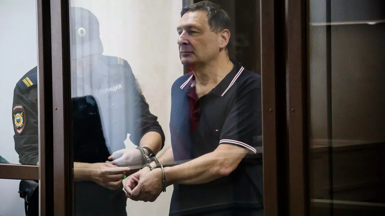 Important scriitor rus, care s-a exprimat public împotriva războiului, pus în închisoare la 1.300 de kilometri de casă, în Siberia