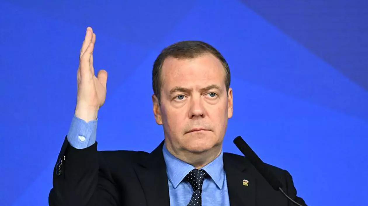 Dmitri Medvedev, fostul președinte al Rusiei: „SUA cred că au câștigat Războiul Rece, dar acum sunt pe punctul de a-l pierde”