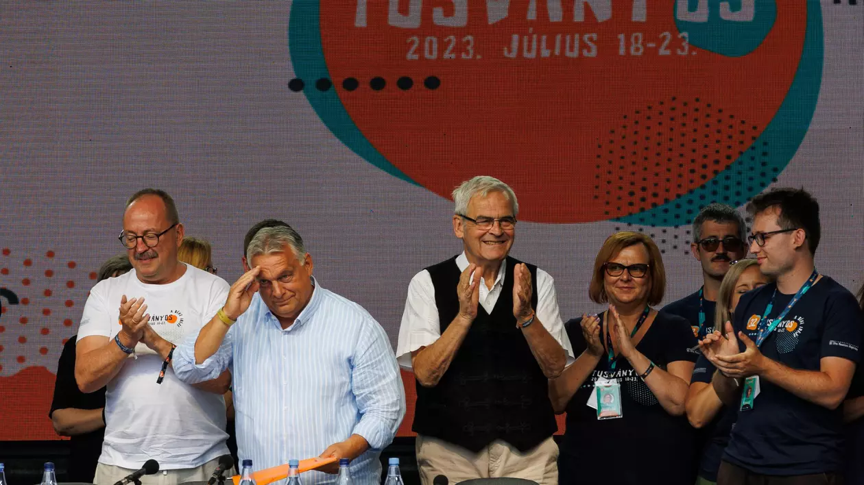 REPORTAJ. Cum s-au văzut de la fața locului protestul naționaliștilor români și discursul lui Viktor Orban de la Tușnad. „Nu sunt violentă, dau numai din gură”