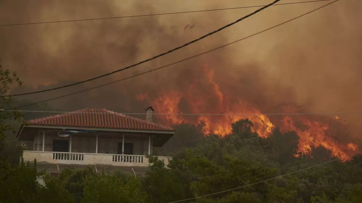 Un român a fost arestat în Grecia pentru provocarea unui incendiu de vegetație. El susține că voia, de fapt, să îl stingă