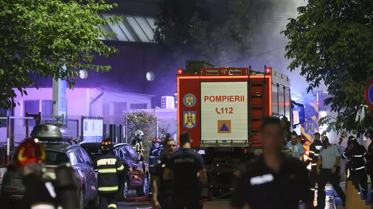 Incendiu în curtea Spitalului Nicolae Robănescu. Peste 100 de copii au fost evacuați. Cum s-a produs incidentul. VIDEO