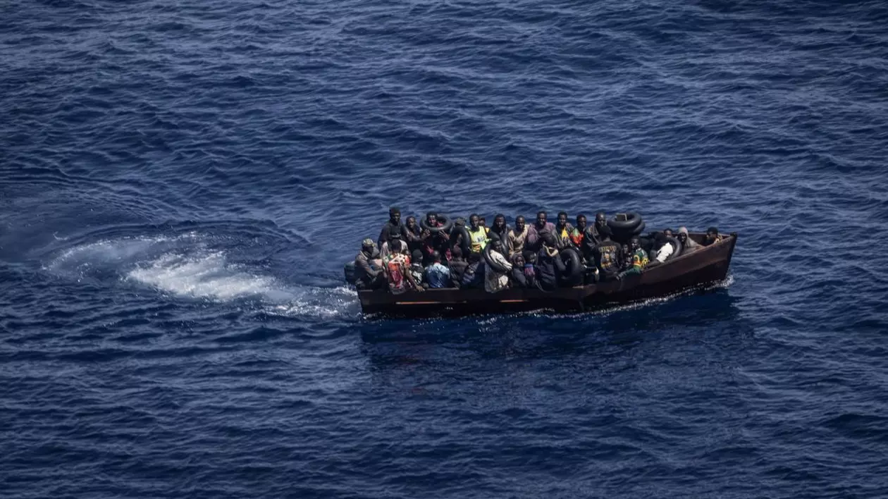 Zeci de migranți care încercau să ajungă în Europa, salvați în largul coastelor Libiei