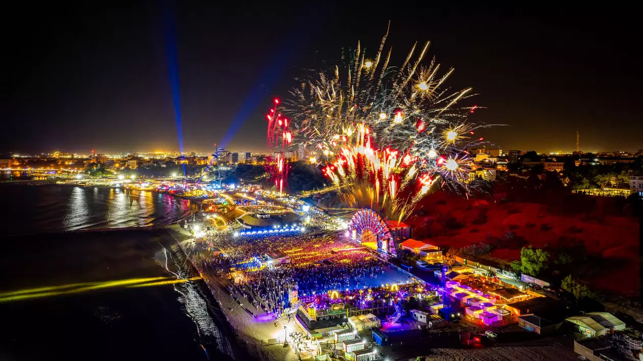 Festivalul NEVERSEA, ziua 1 - peste 65.000 de participanți. Lil Uzi Vert a făcut un show total pe mainstage, zecile de mii de fani au cântat alături de rapperul american