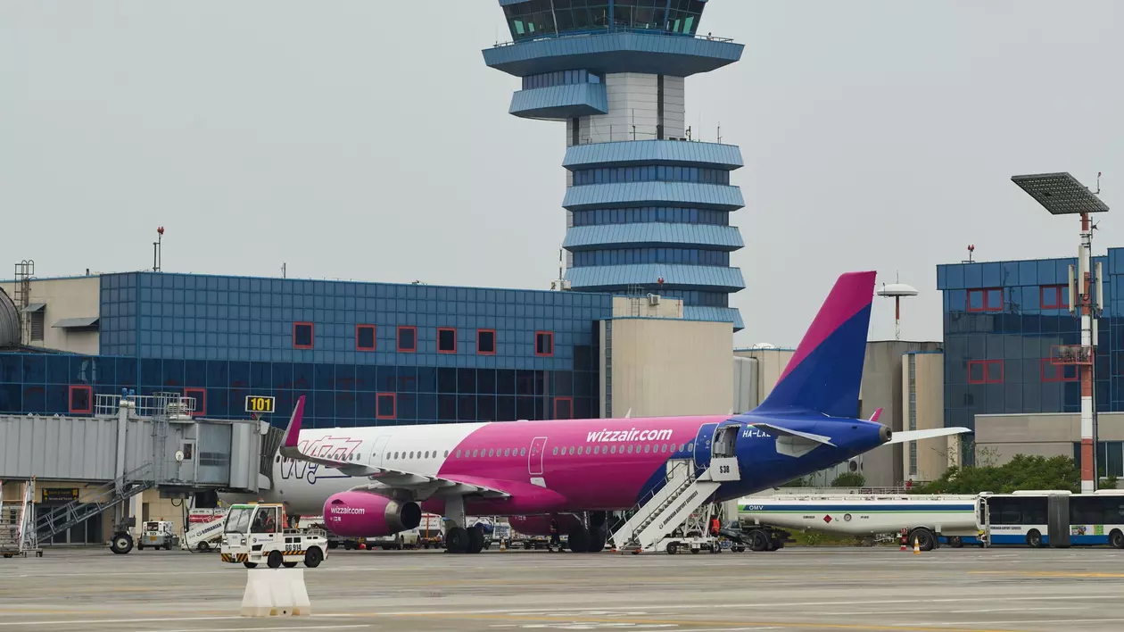 Wizz Air reduce numărul de zboruri din România din luna august. Pasagerii trebuie să își găsească alte curse sau își primesc banii înapoi