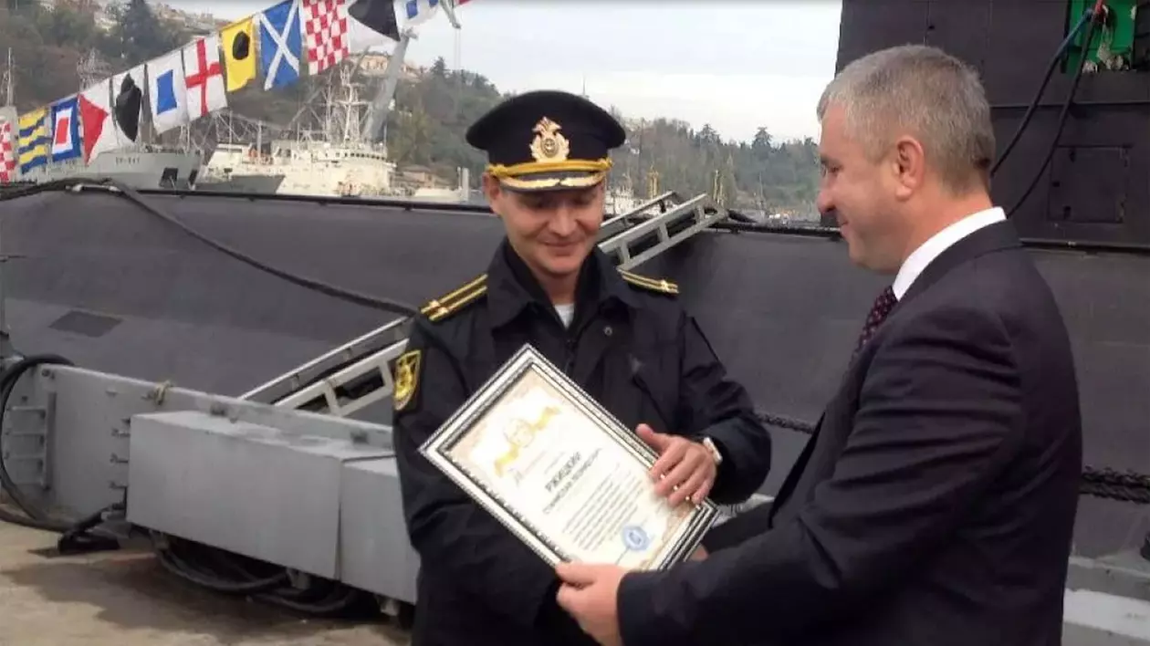 Un fost comandant rus de submarin, aflat pe lista neagră a Ucrainei, împușcat de șapte ori, în timp ce alerga în parc