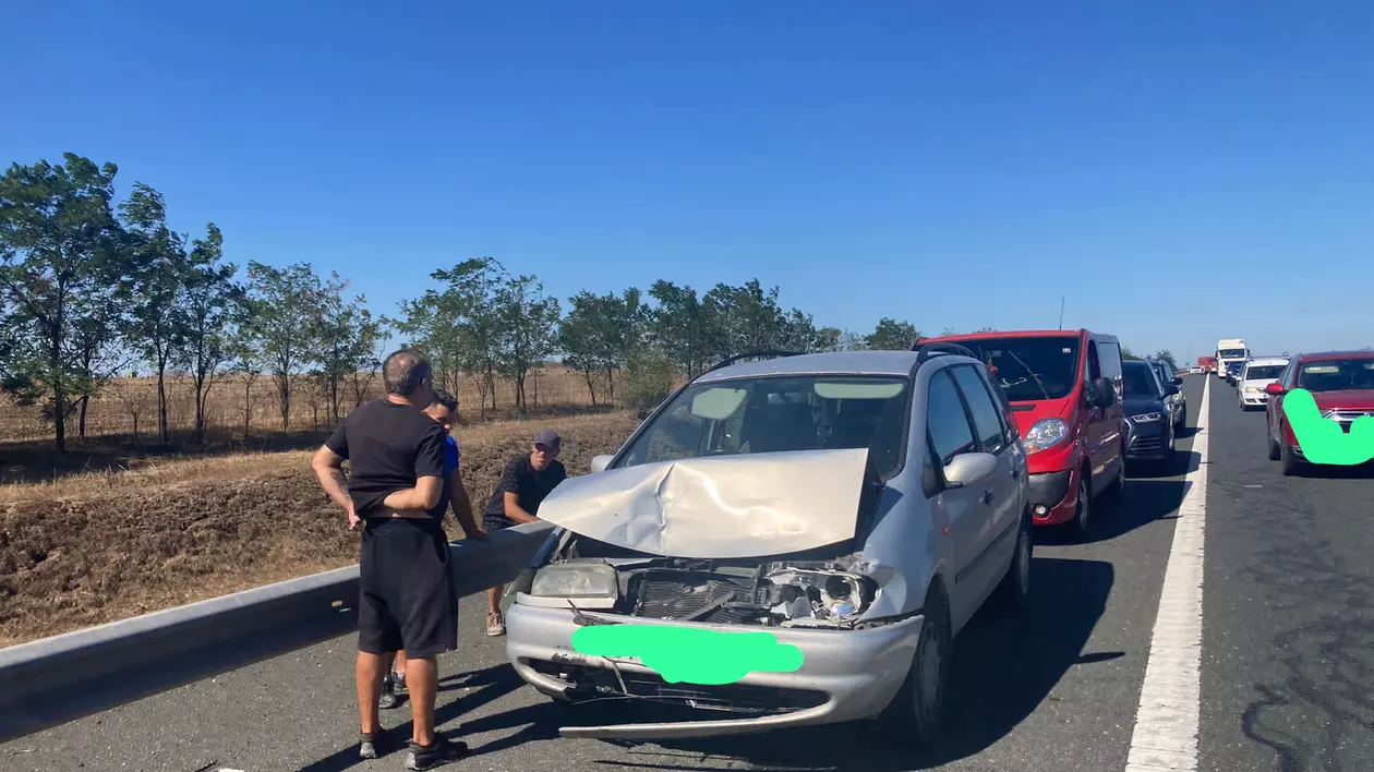 Accident în lanț pe Autostrada Soarelui, la ieşirea spre Constanţa. Opt mașini cu peste 20 de pasageri, implicate