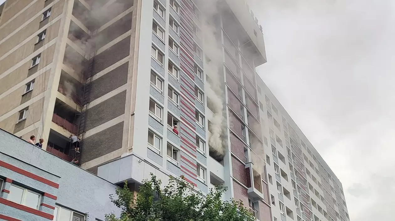 Incendiu la un hotel din Băile Felix. Turiștii au fost evacuați, 14 persoane au avut nevoie de ajutor medical. VIDEO