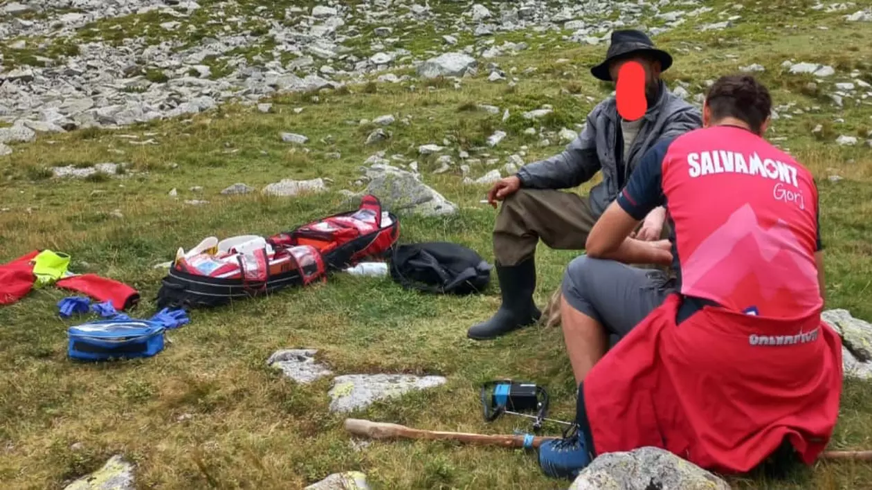 Bărbat mușcat de viperă în Munții Parâng, transportat la spital cu un elicopter SMURD